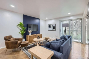 Your Airy King Suite Getaway - Sleeps 4 - Pool, Prkg